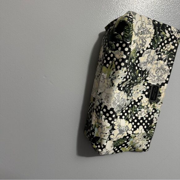 Betsey Johnson New York Polka Dot Wristlet Clutch With Silver Hardware Zip Close - Picture 4 of 8